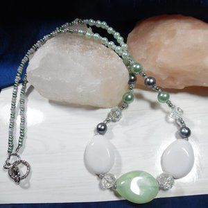 GREEN, WHITE AND SILVER NECKLACE 20" NEW